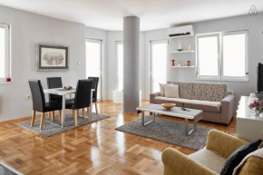 Bright Apartment Near City Center